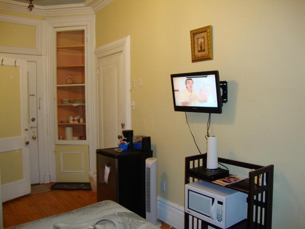 Hotel & Suites Place Des Arts Montreal Room photo